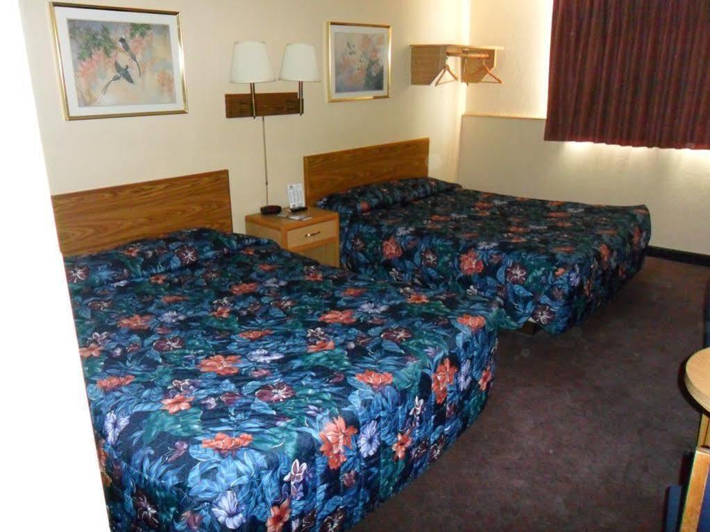 Super 8 By Wyndham Chadron Ne Otel Dış mekan fotoğraf